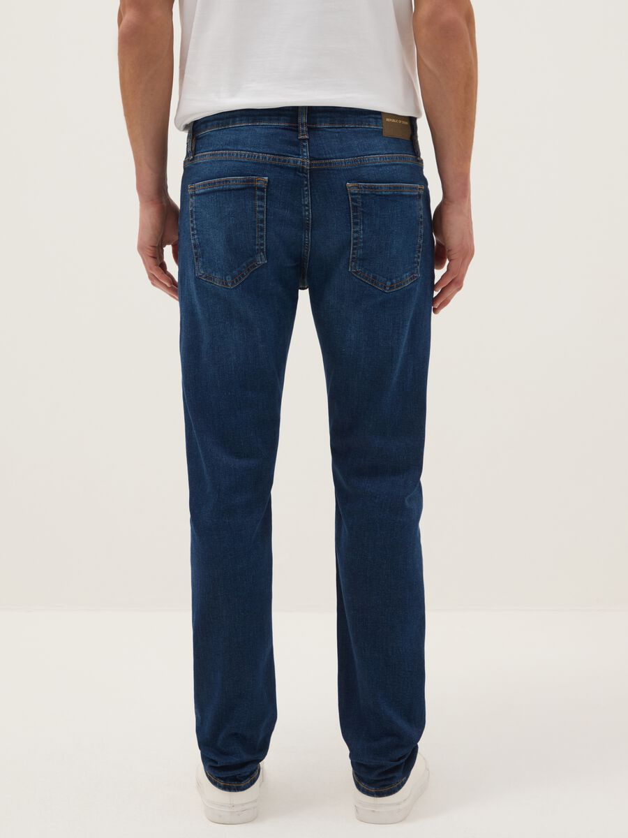 Slim fit blue stretchy cotton jeans with five pockets_2