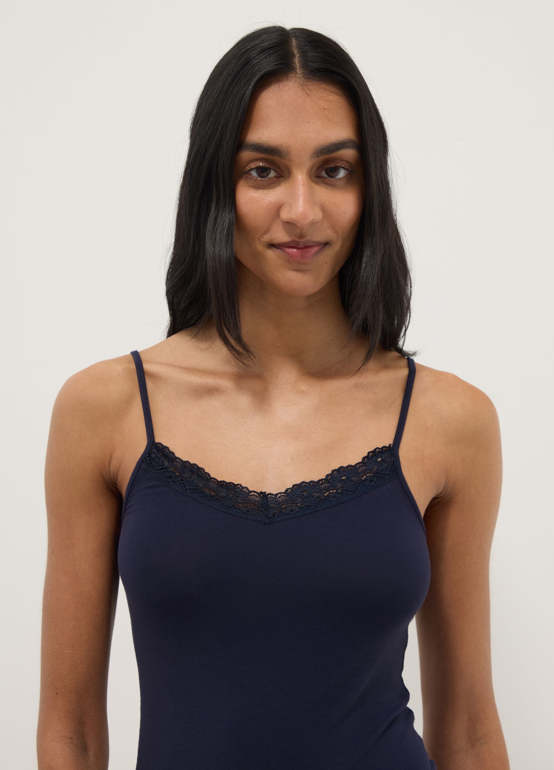 Blaue Slim-Fit-Stretch-Viskose-Tr&auml;gerhemd mit Spitze
