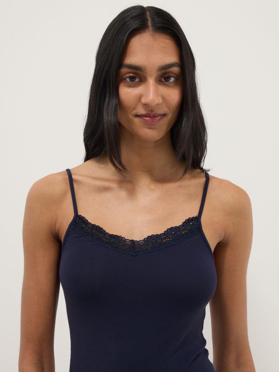 Blaue Slim-Fit-Stretch-Viskose-Tr&auml;gerhemd mit Spitze_1