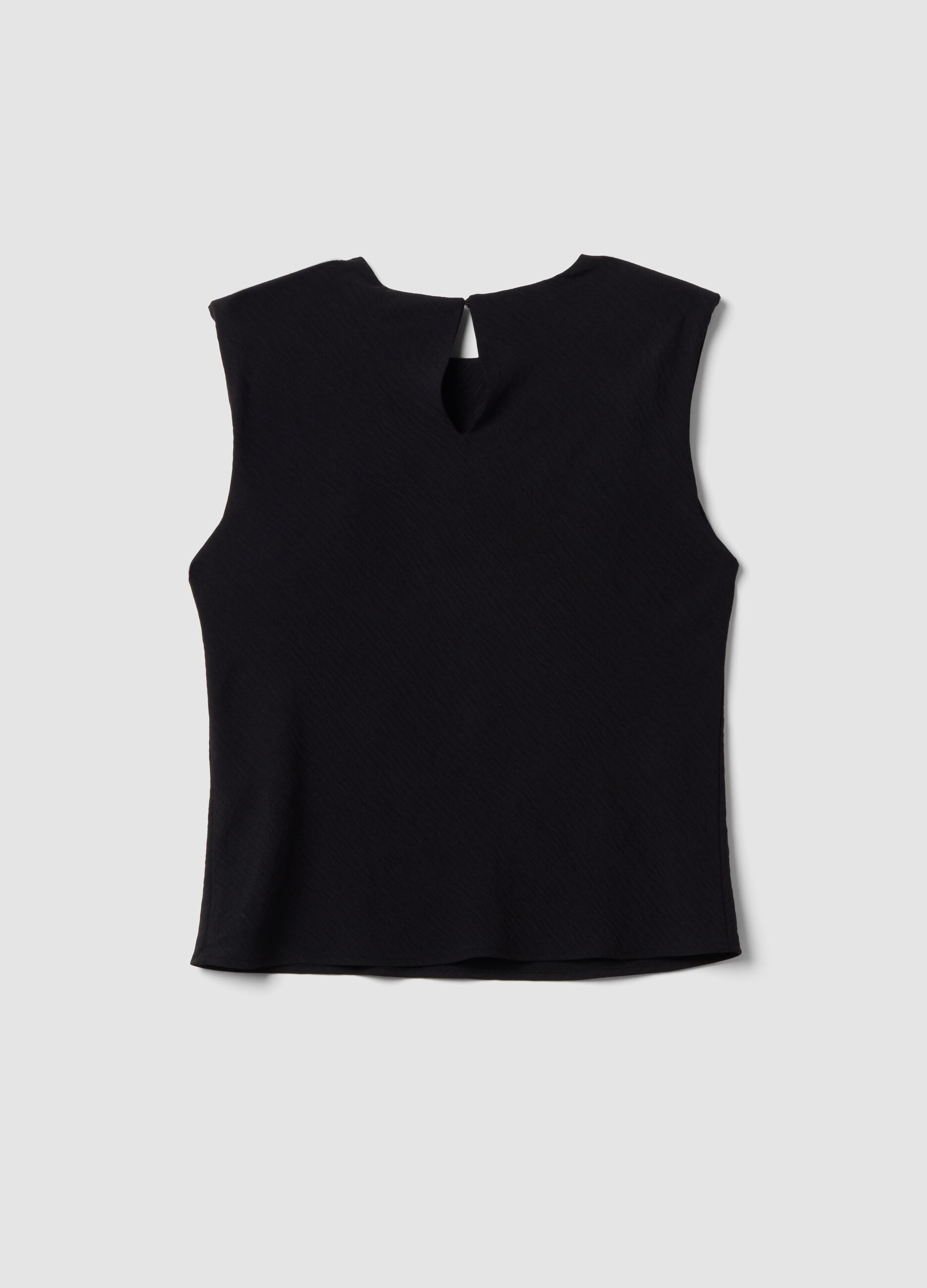 Black sleeveless pleated-texture blouse, regular fit