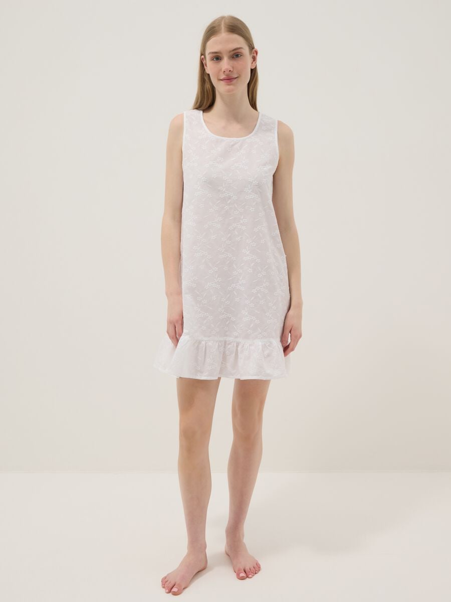 White sleeveless pure cotton nightdress with floral embroidery_0
