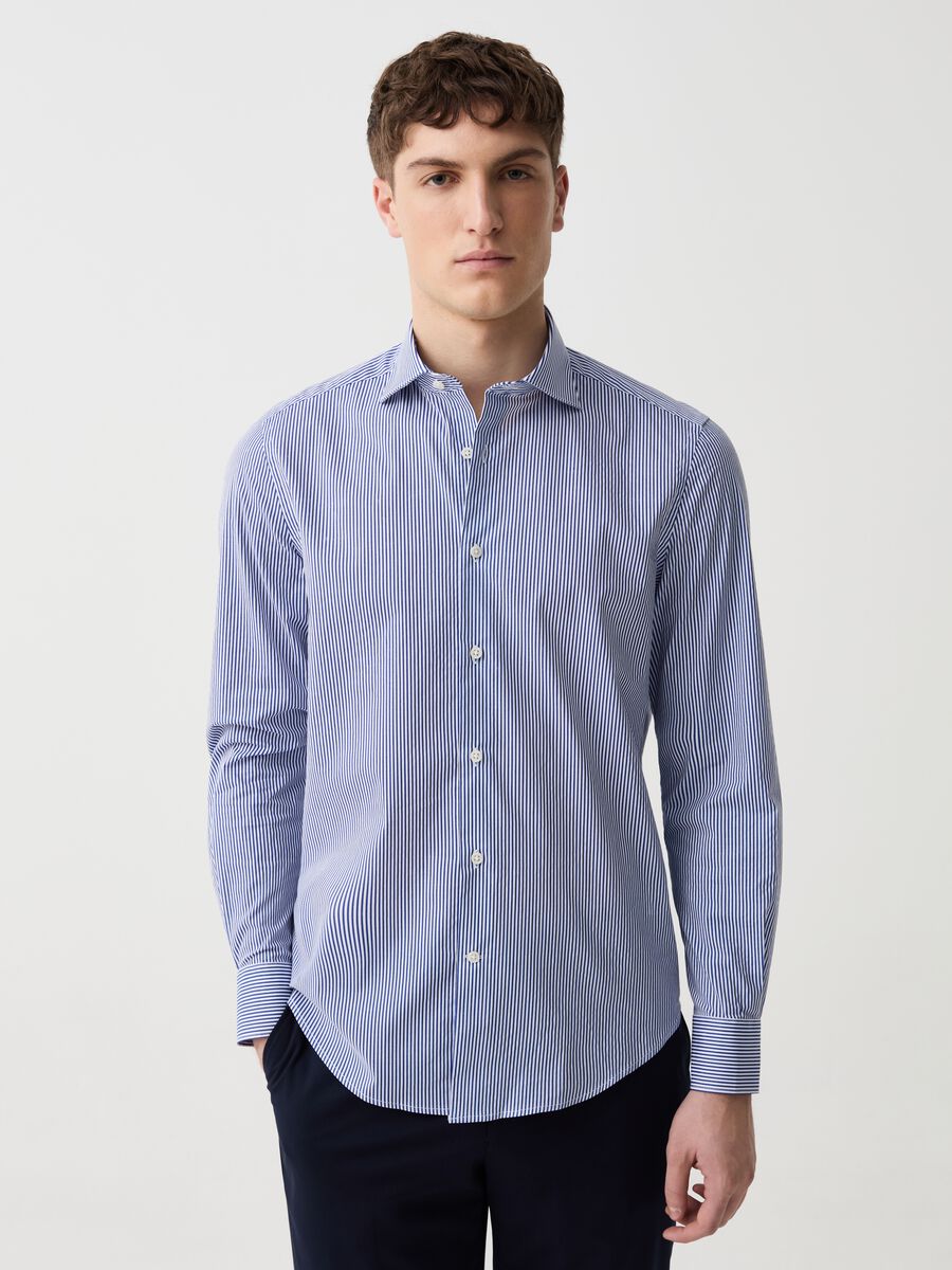 Slim-fit shirt with thin stripes_1