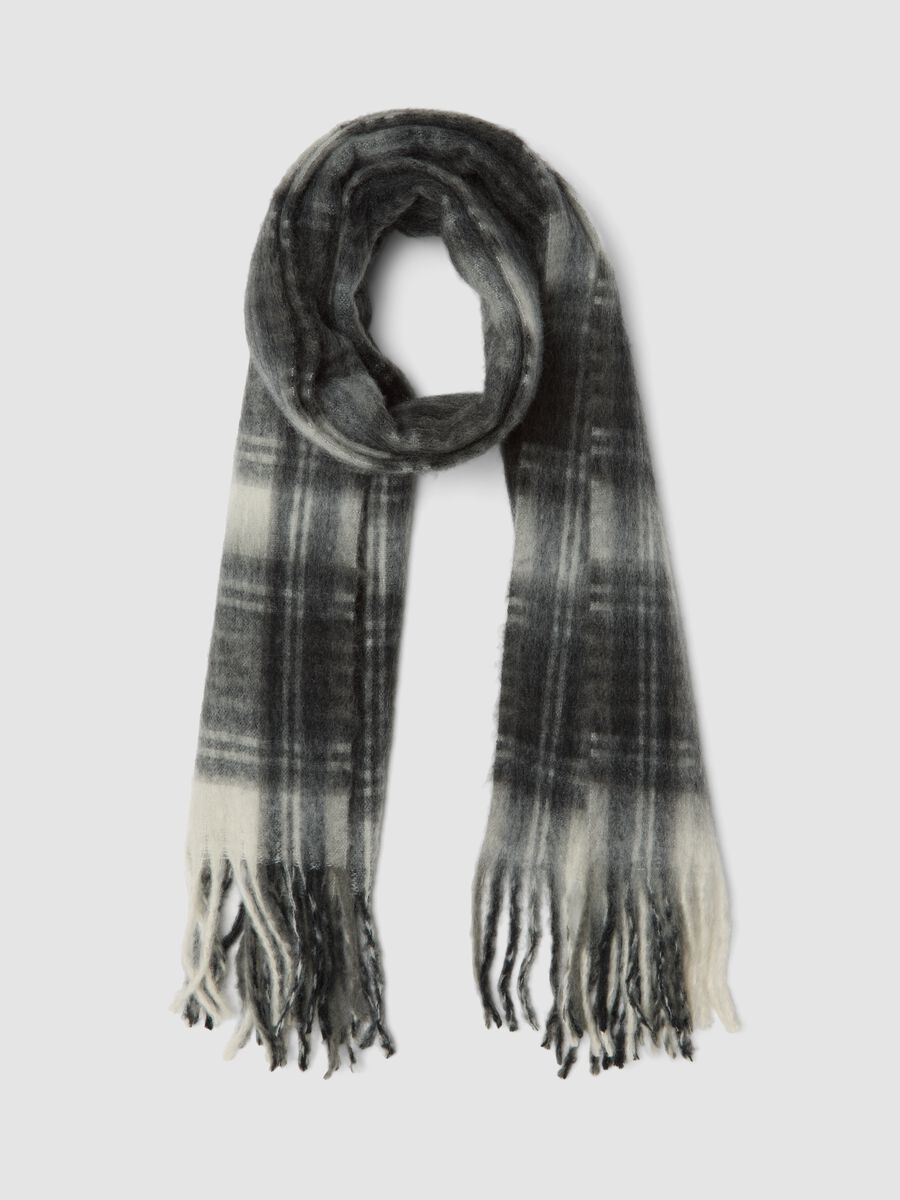 Grey checked scarf with fringes_0