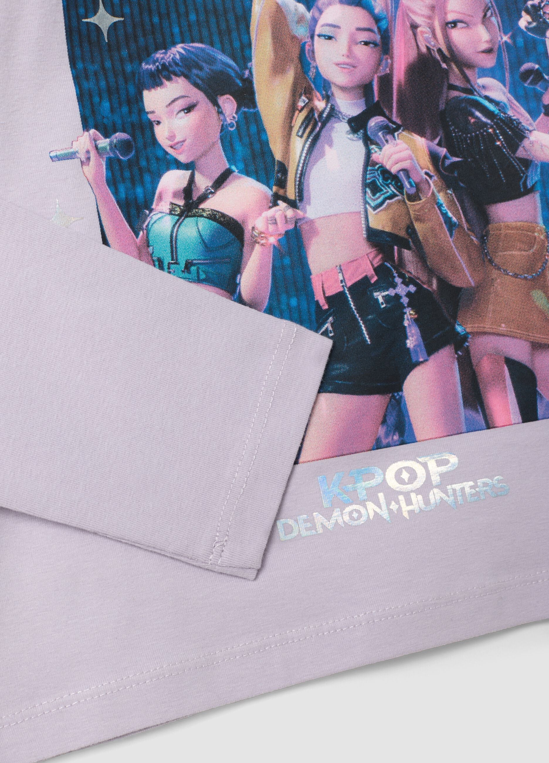 T-shirt roxa em algod&atilde;o el&aacute;stico com estampado K-Pop Demon Hunters