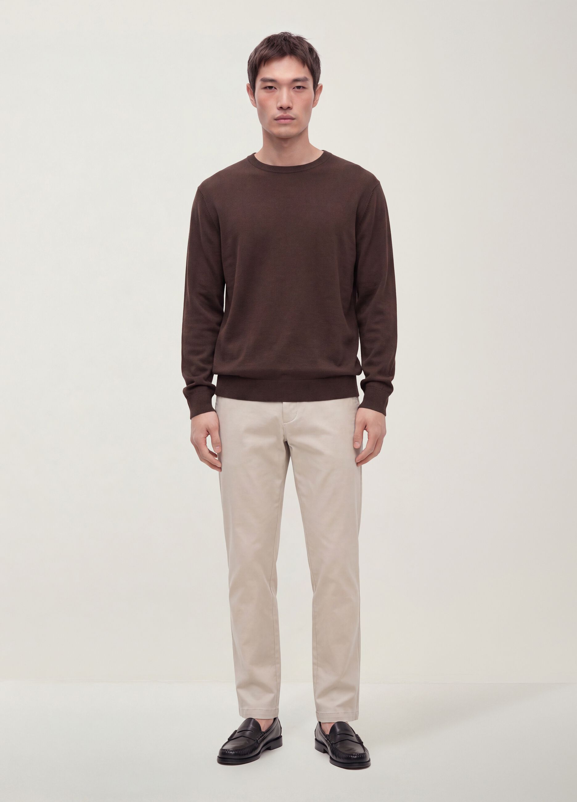 Cal&ccedil;as chino cinzentas slim fit em lyocell e algod&atilde;o el&aacute;stico
