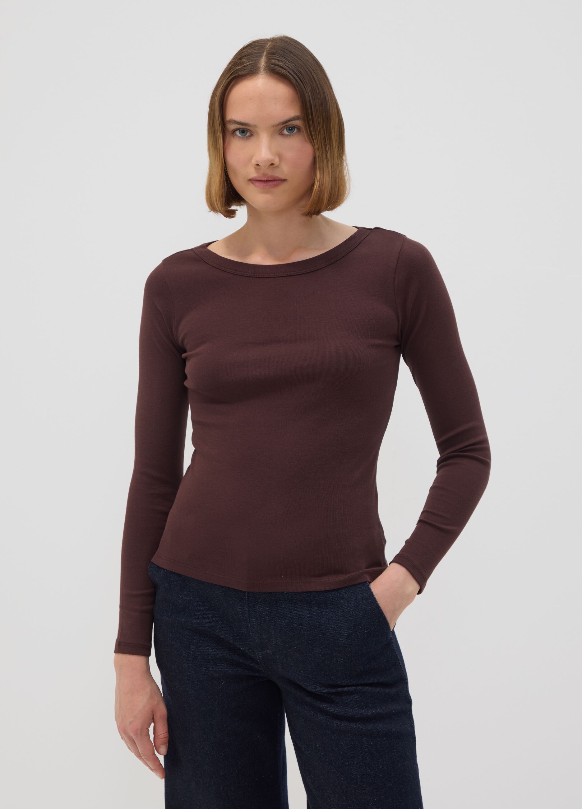 T-shirt marrone in puro cotone con girocollo regular fit