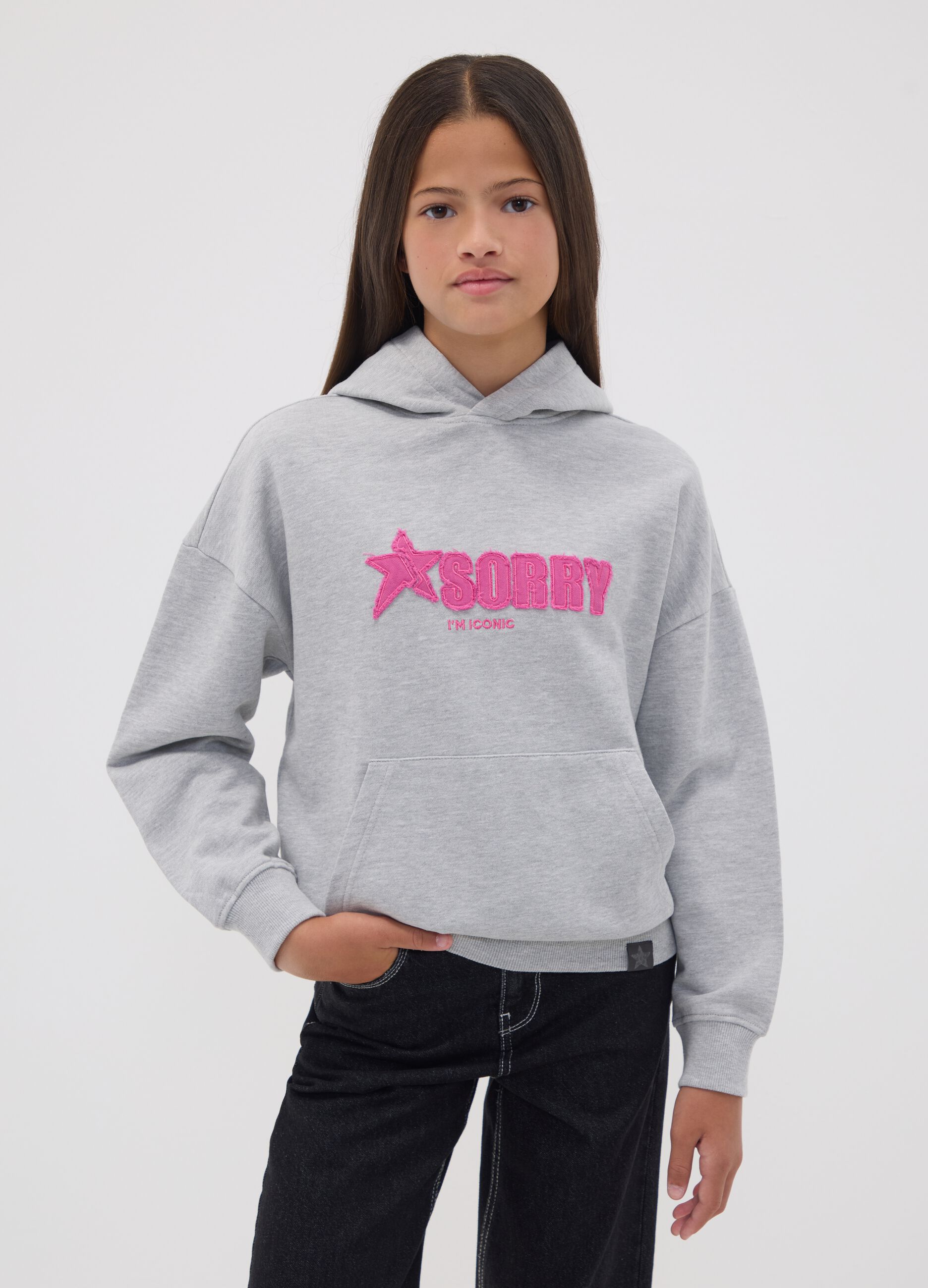 Grauer Oversize-Hoodie aus Baumwollmix mit &bdquo;Sorry&ldquo;-Stickerei f&uuml;r M&auml;dchen