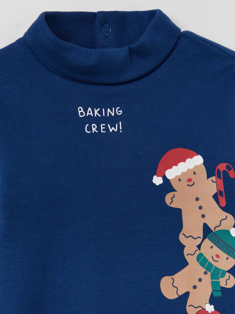 T-shirt with high neck and Christmas print_2
