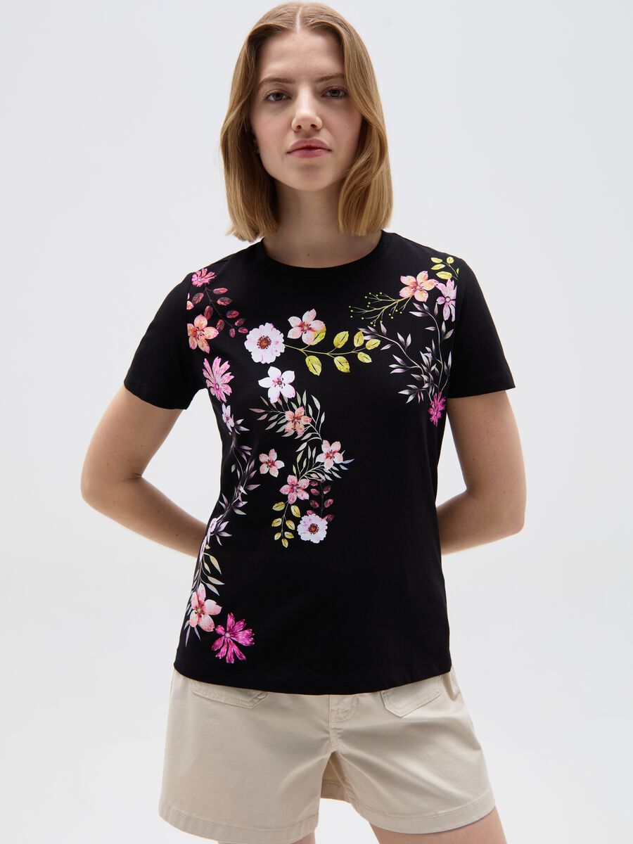 Camiseta con estampado flores_0