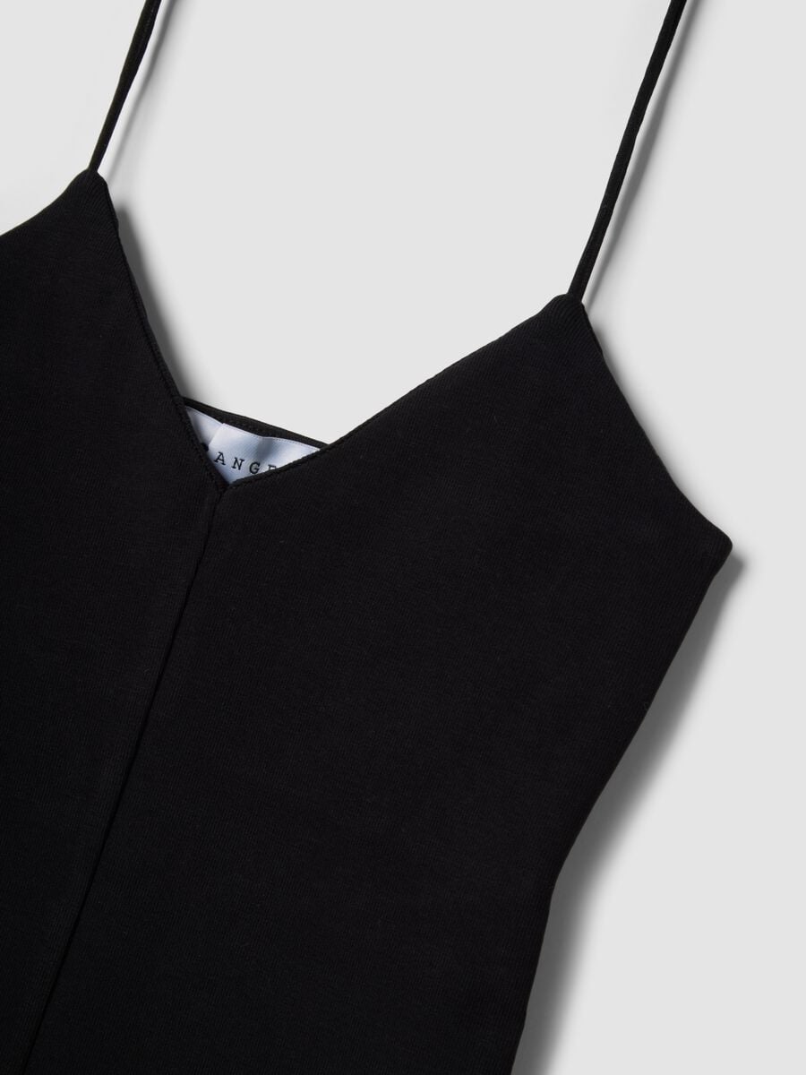 Camiseta de tirantes negra de algod&oacute;n org&aacute;nico con tirantes finos_5