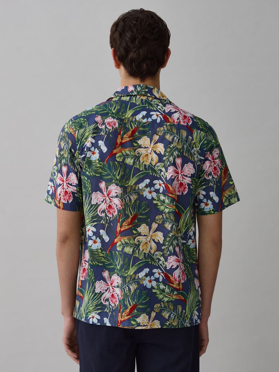 Short-sleeved shirt with Hawaiian print_3