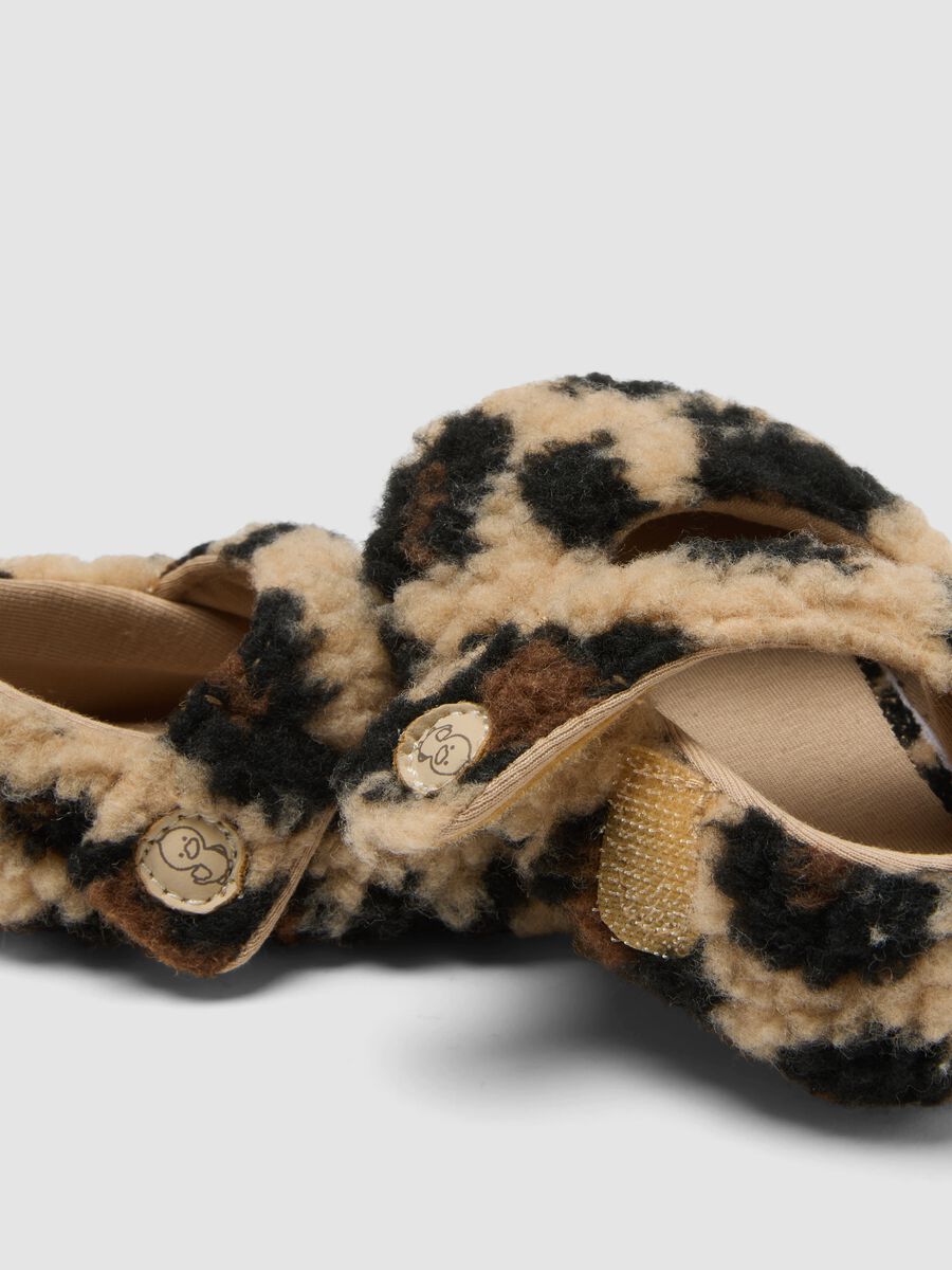 Scarpine beige animalier imbottite con cinturino_2
