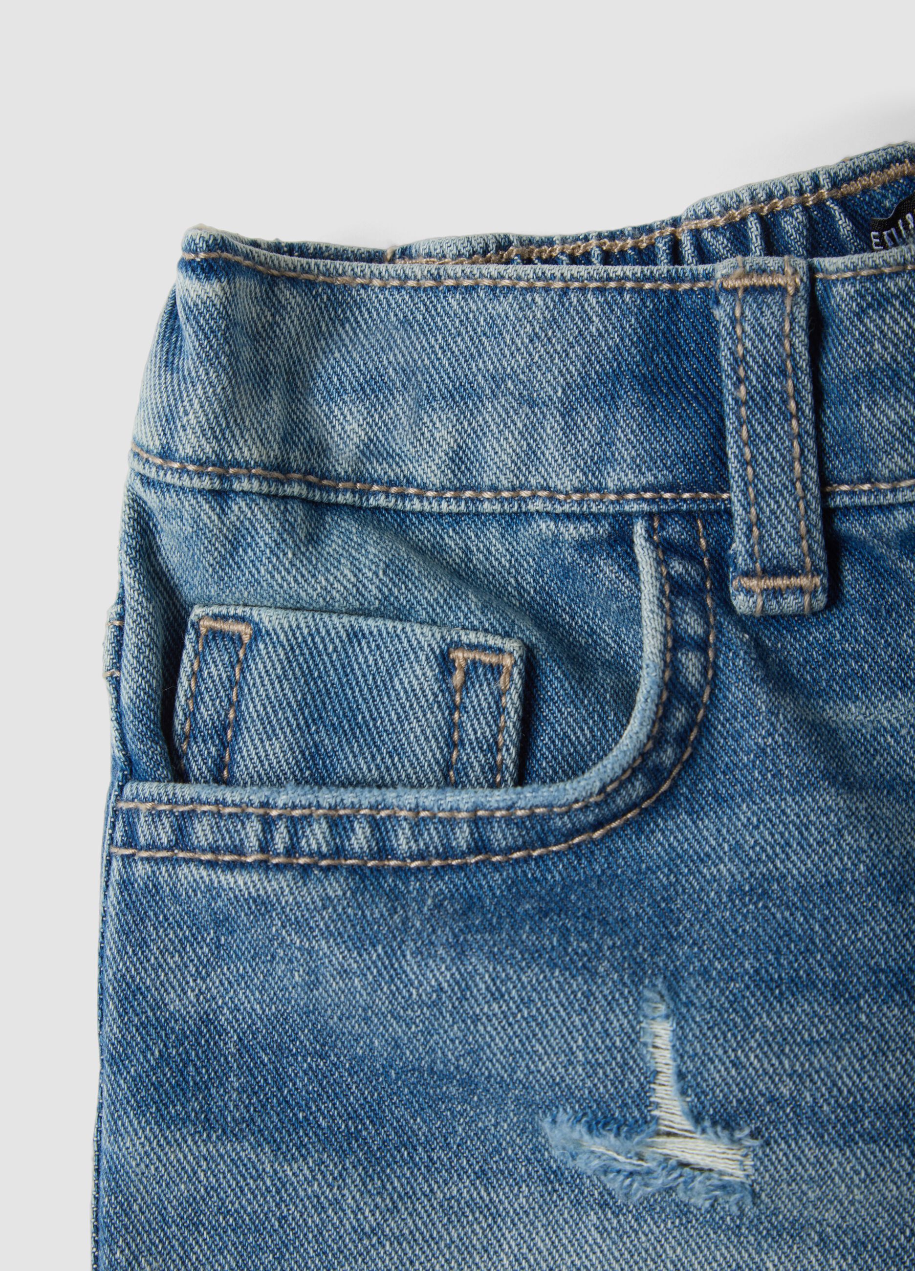 Cal&ccedil;&otilde;es de ganga azul 100% algod&atilde;o para menina, corte regular, com efeito rasgado