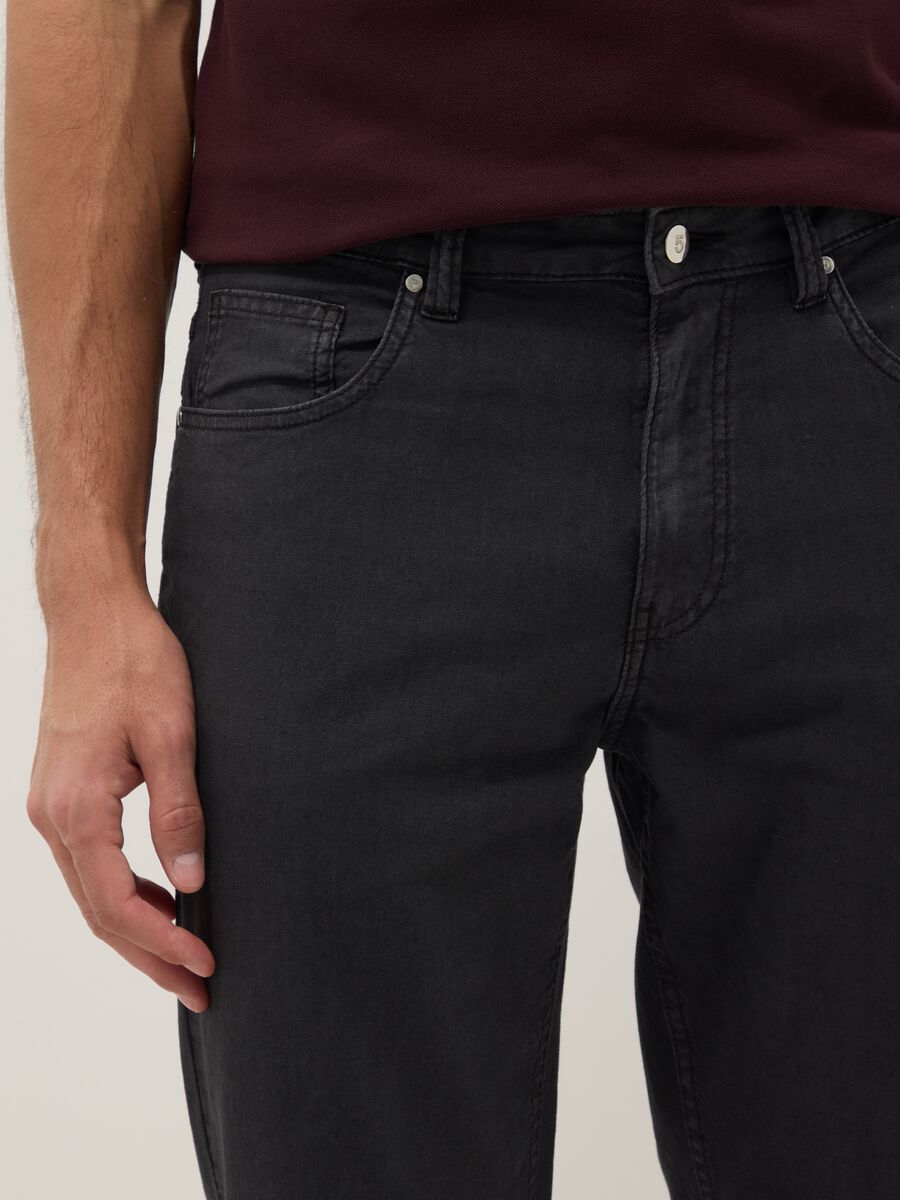 Black casual linen-cotton blend regular-fit trousers_3