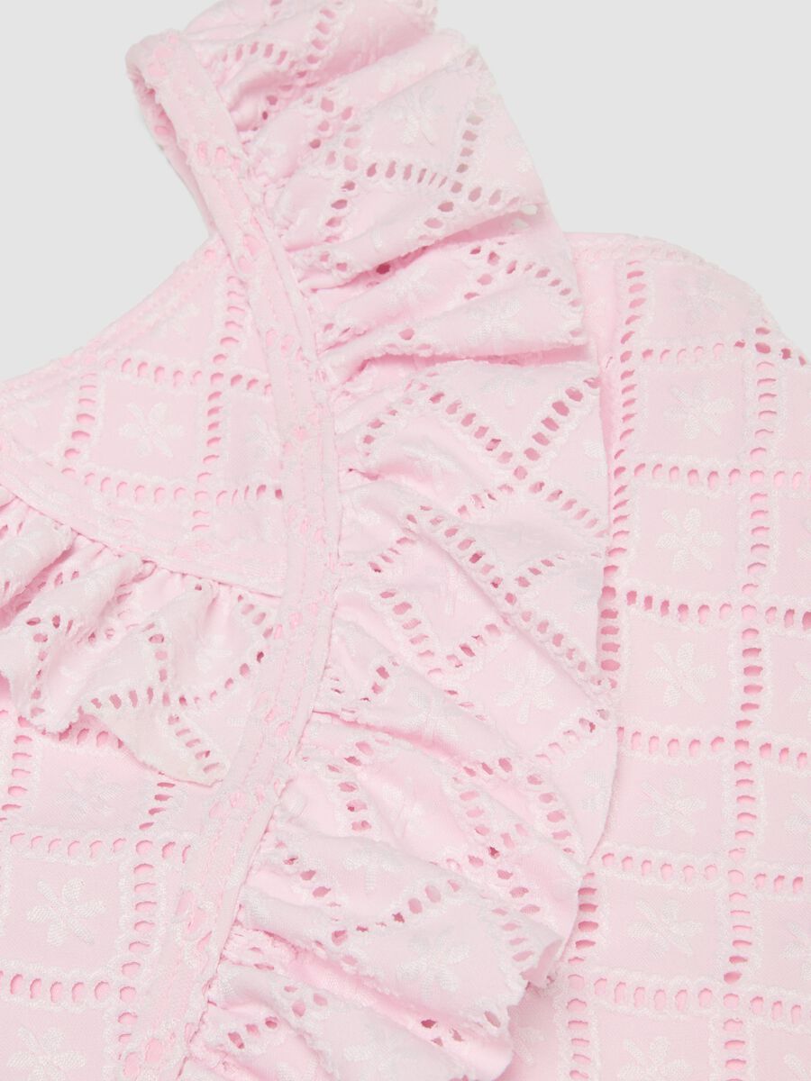 Pink ruffle swimsuit in stretchy fabric_2