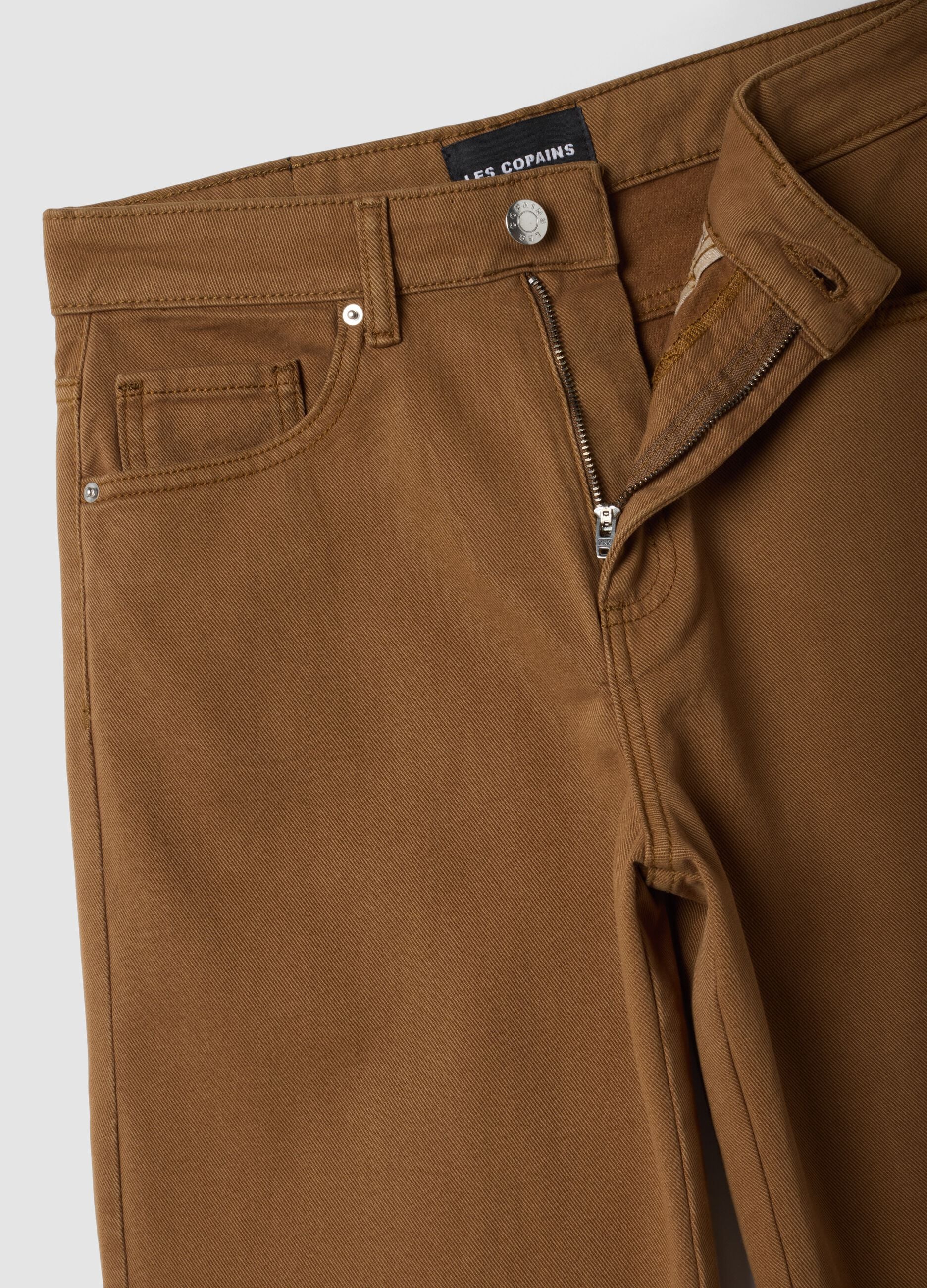 Jeans castanhos wide leg em algod&atilde;o puro