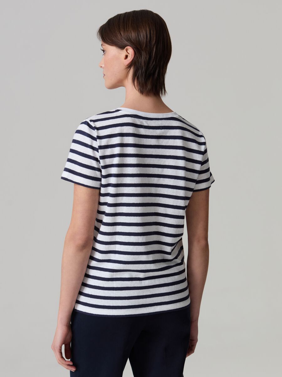 Striped linen and cotton T-shirt with V neck_2