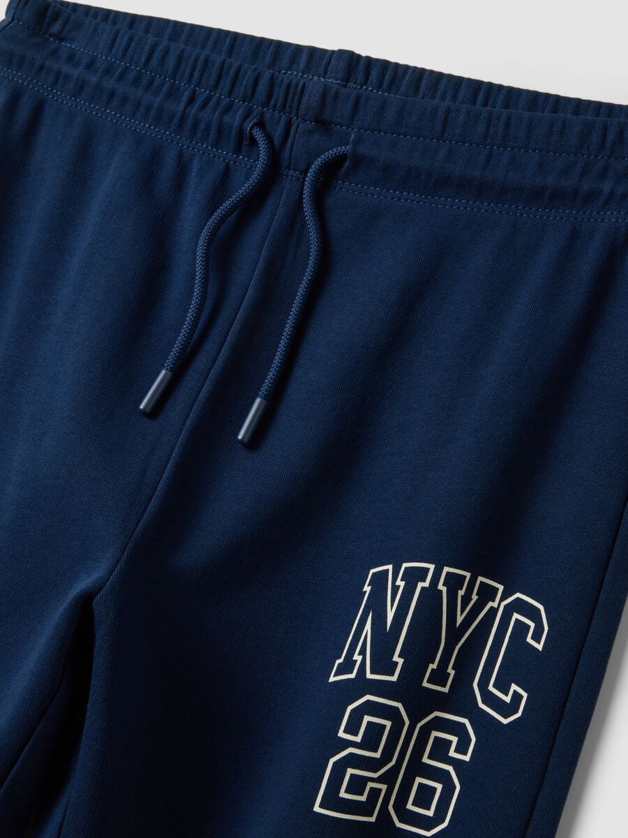 Blue pure cotton joggers with college print for boys_5