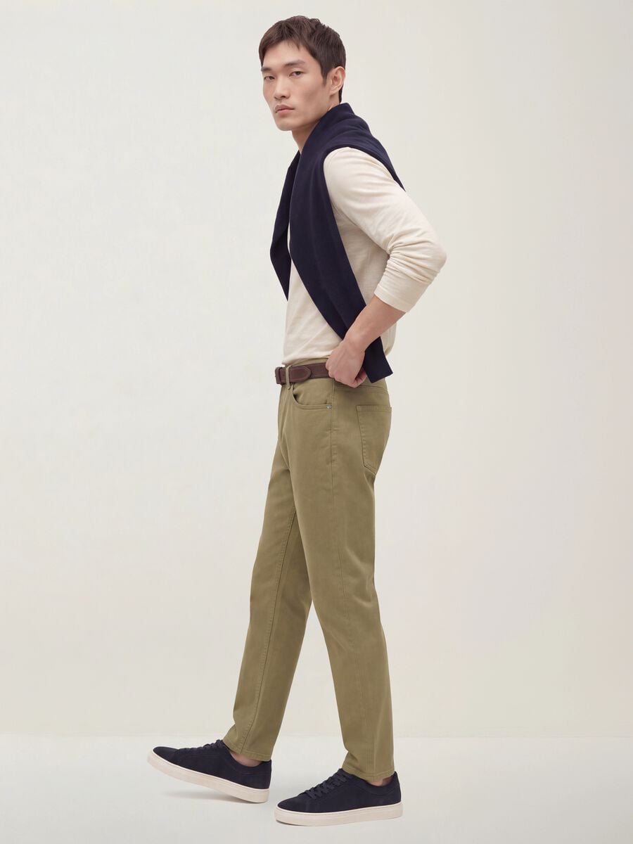 Pantaloni beige in twill di cotone elasticizzato carrot fit_4