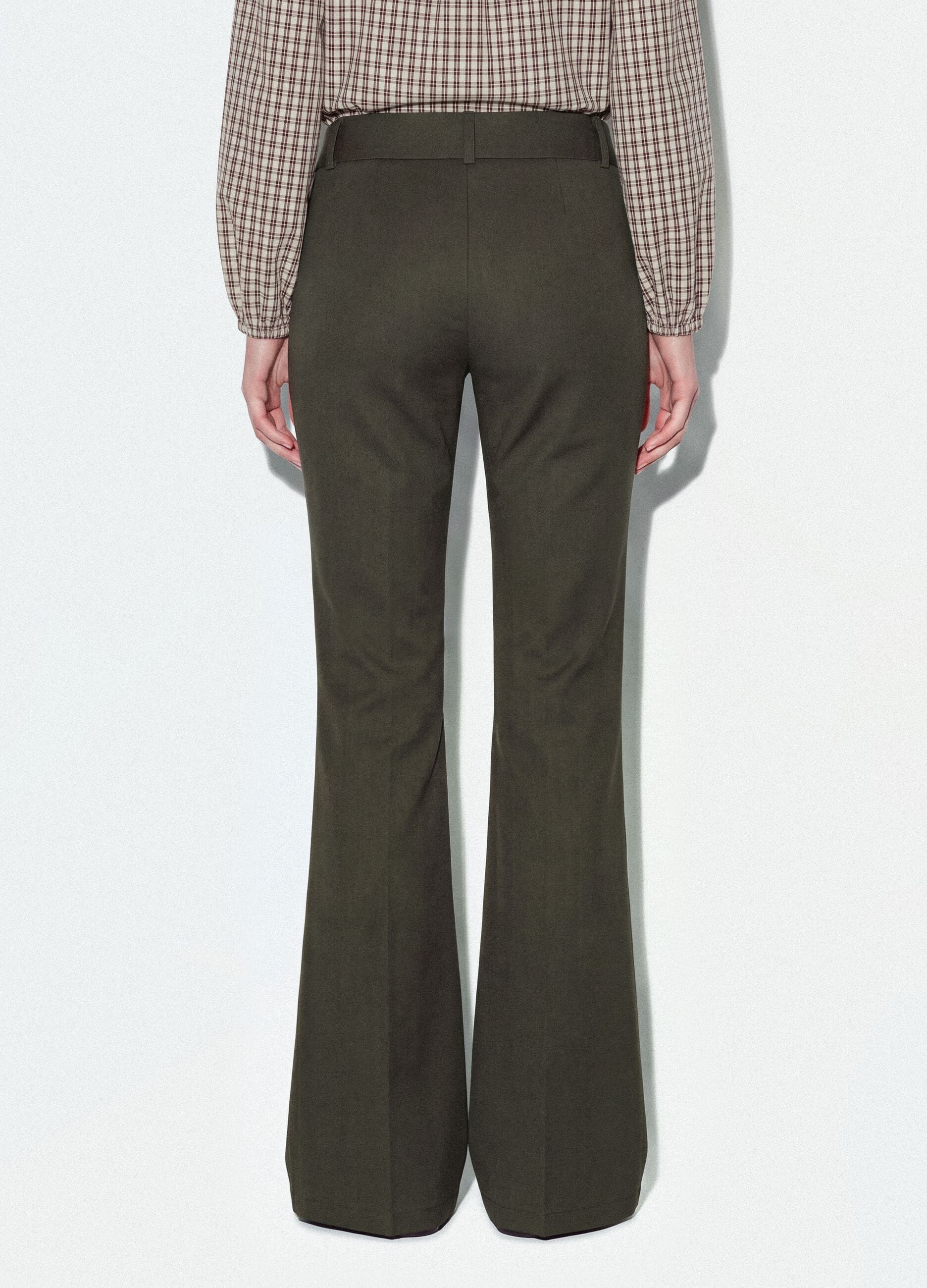 Pantaloni verdi in viscosa elasticizzata slim fit