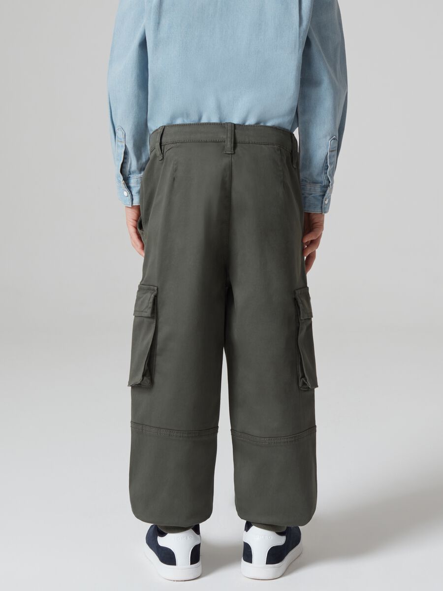 Stretch cotton cargo trousers_2