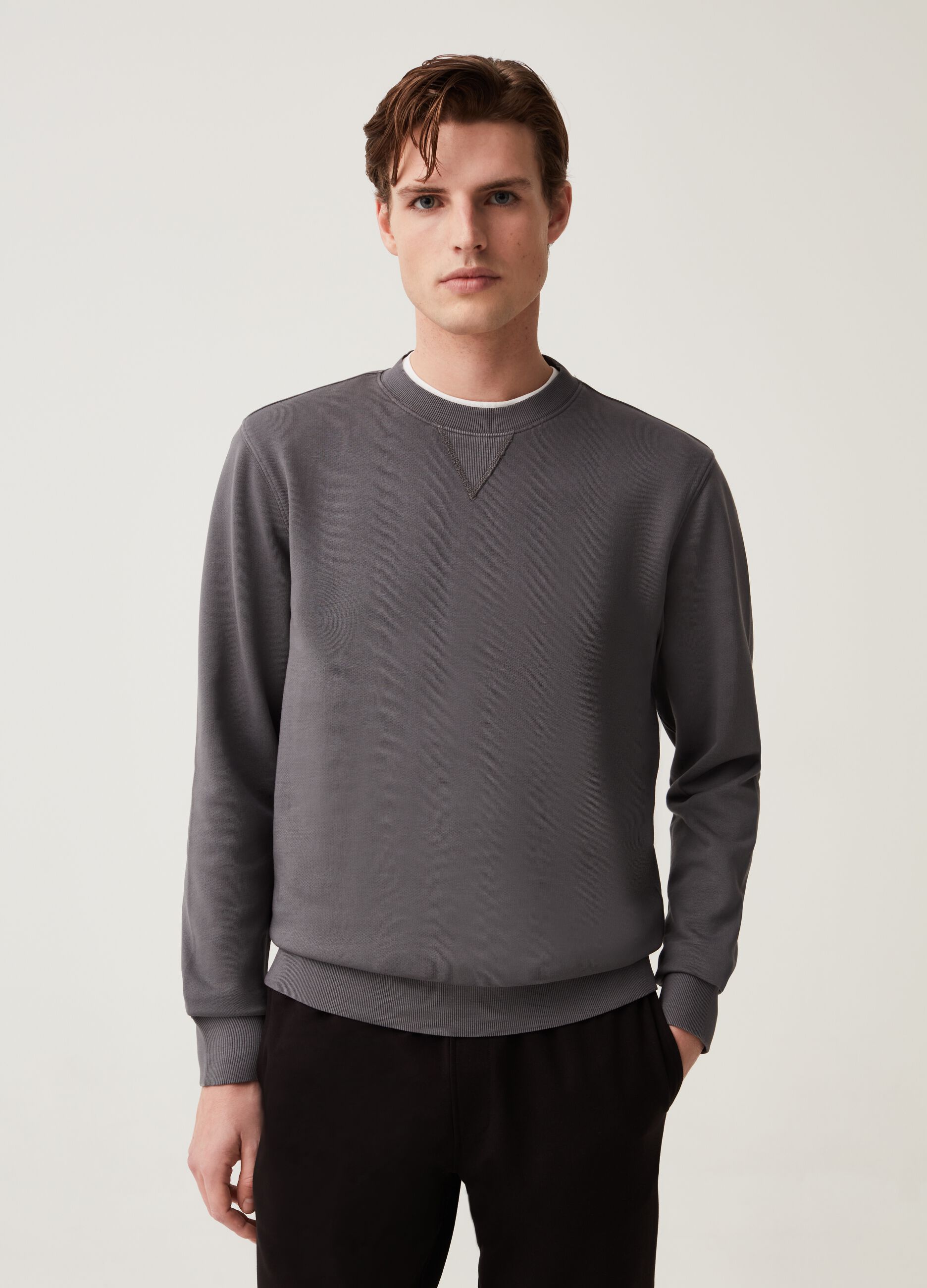 Grand & Hills sweatshirt with V detail