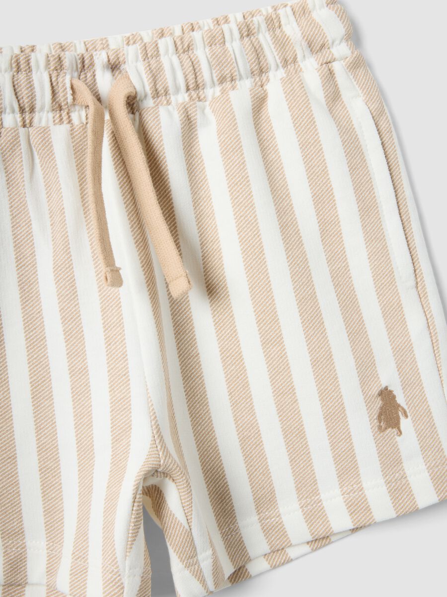 White stretch cotton set with polo shirt and shorts_3