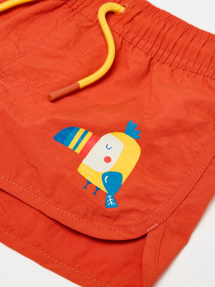 Swimming trunks with drawstring and toucan print_2