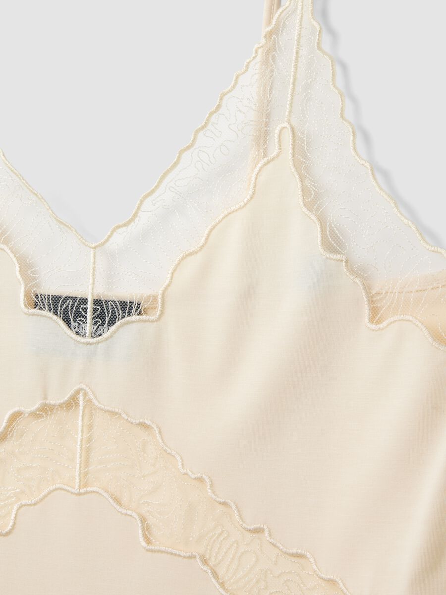 &Mu;&pi;&epsilon;&zeta; &tau;&omicron;&pi; &alpha;&pi;ό &mu;&epsilon;ί&gamma;&mu;&alpha; &beta;&iota;&sigma;&kappa;ό&zeta;&eta;&sigmaf; &kappa;&alpha;&nu;&omicron;&nu;&iota;&kappa;ή&sigmaf; &epsilon;&phi;&alpha;&rho;&mu;&omicron;&gamma;ή&sigmaf; &mu;&epsilon; &delta;&iota;&alpha;&phi;&alpha;&nu;&epsilon;ί&sigmaf; &lambda;&epsilon;&pi;&tau;&omicron;&mu;έ&rho;&epsilon;&iota;&epsilon;&sigmaf;_6