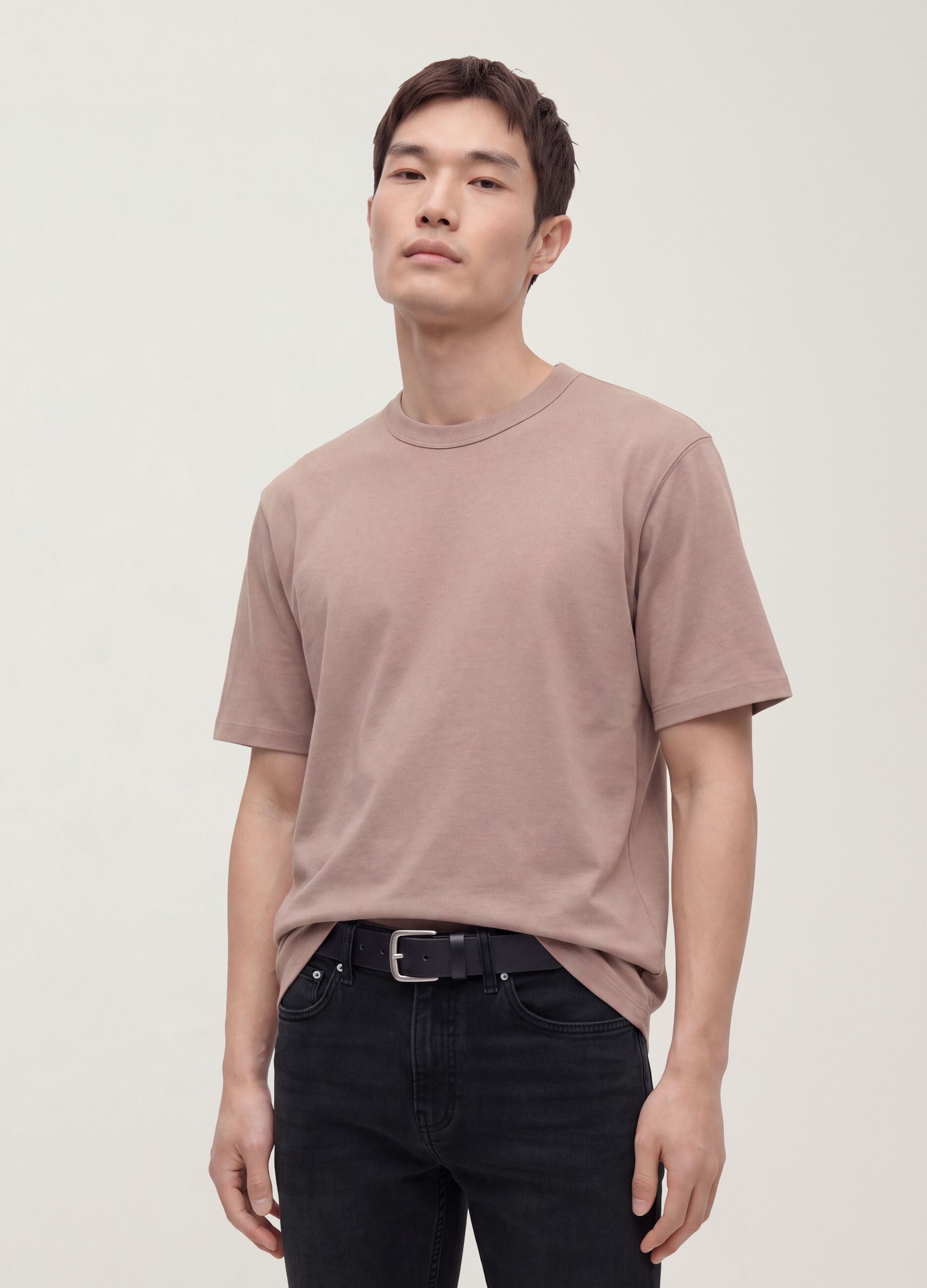 T-shirt rosa em algod&atilde;o puro com decote redondo, corte relaxed