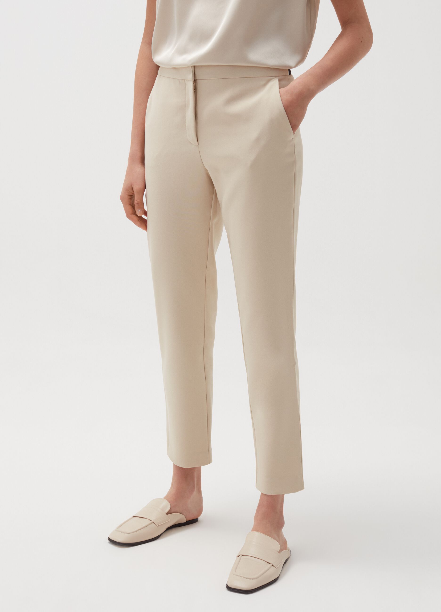 Solid colour chino trousers