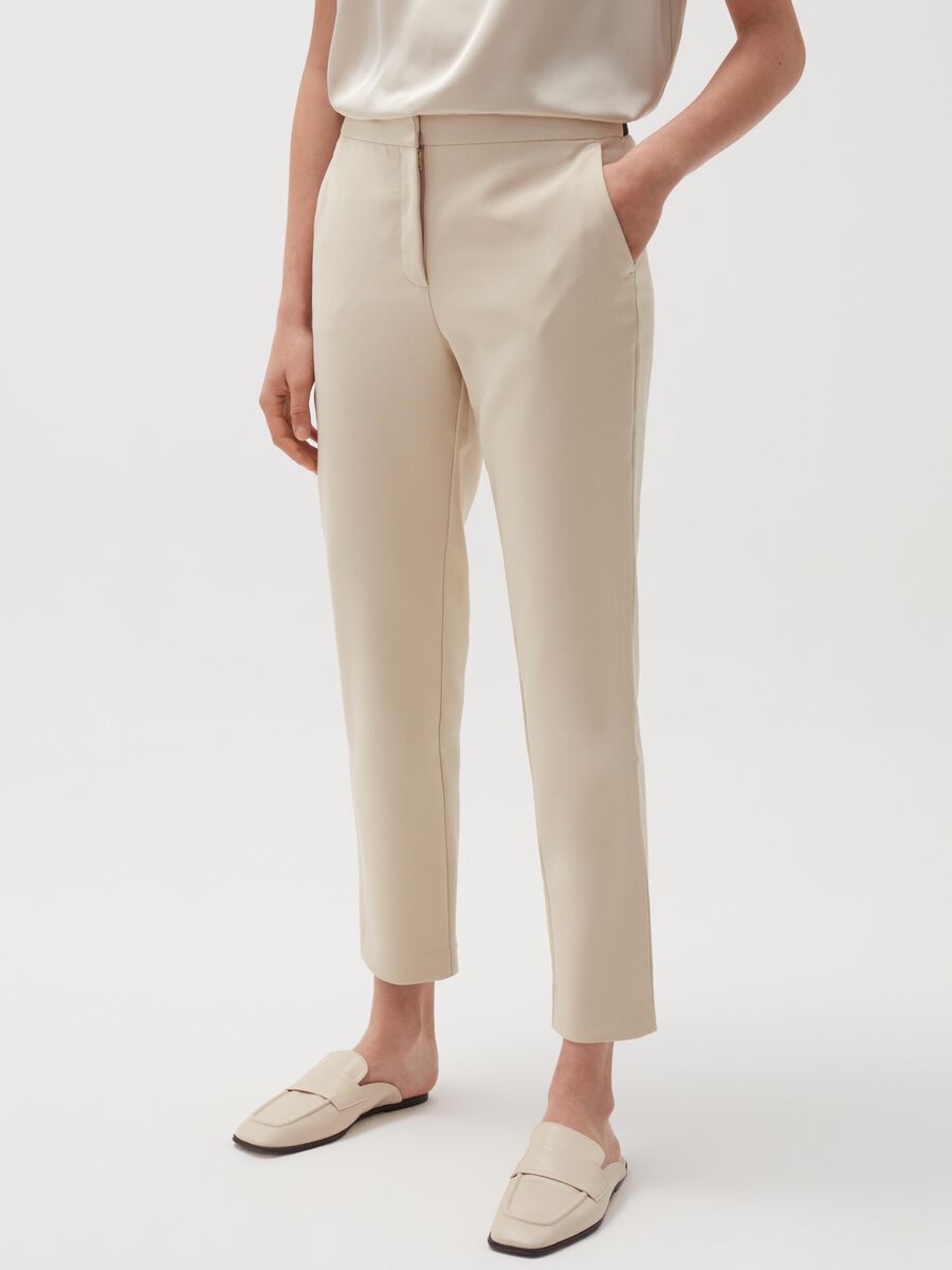 Solid colour chino trousers_1