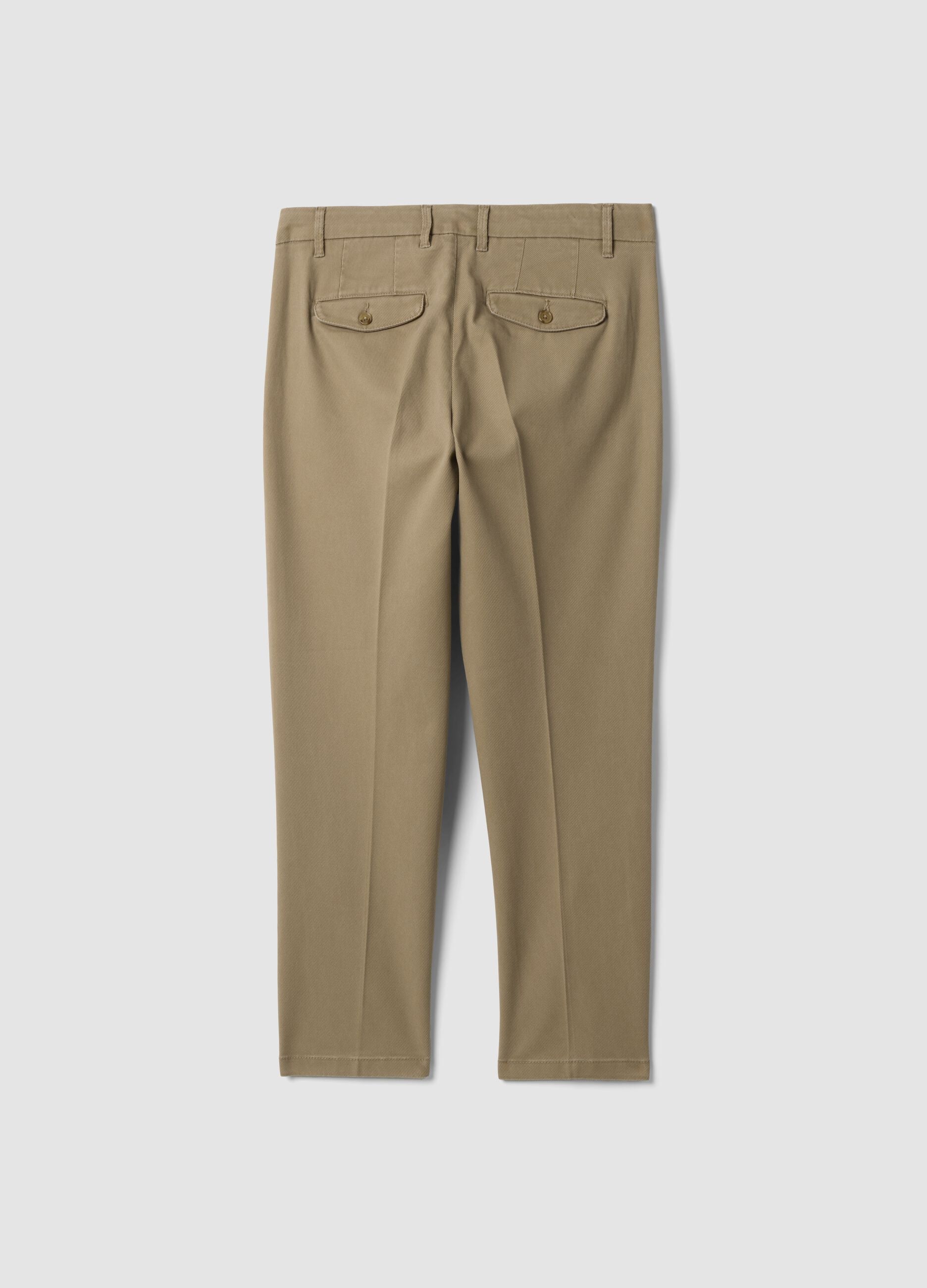 Cal&ccedil;as chino bege em sarja de algod&atilde;o el&aacute;stico, corte regular tapered