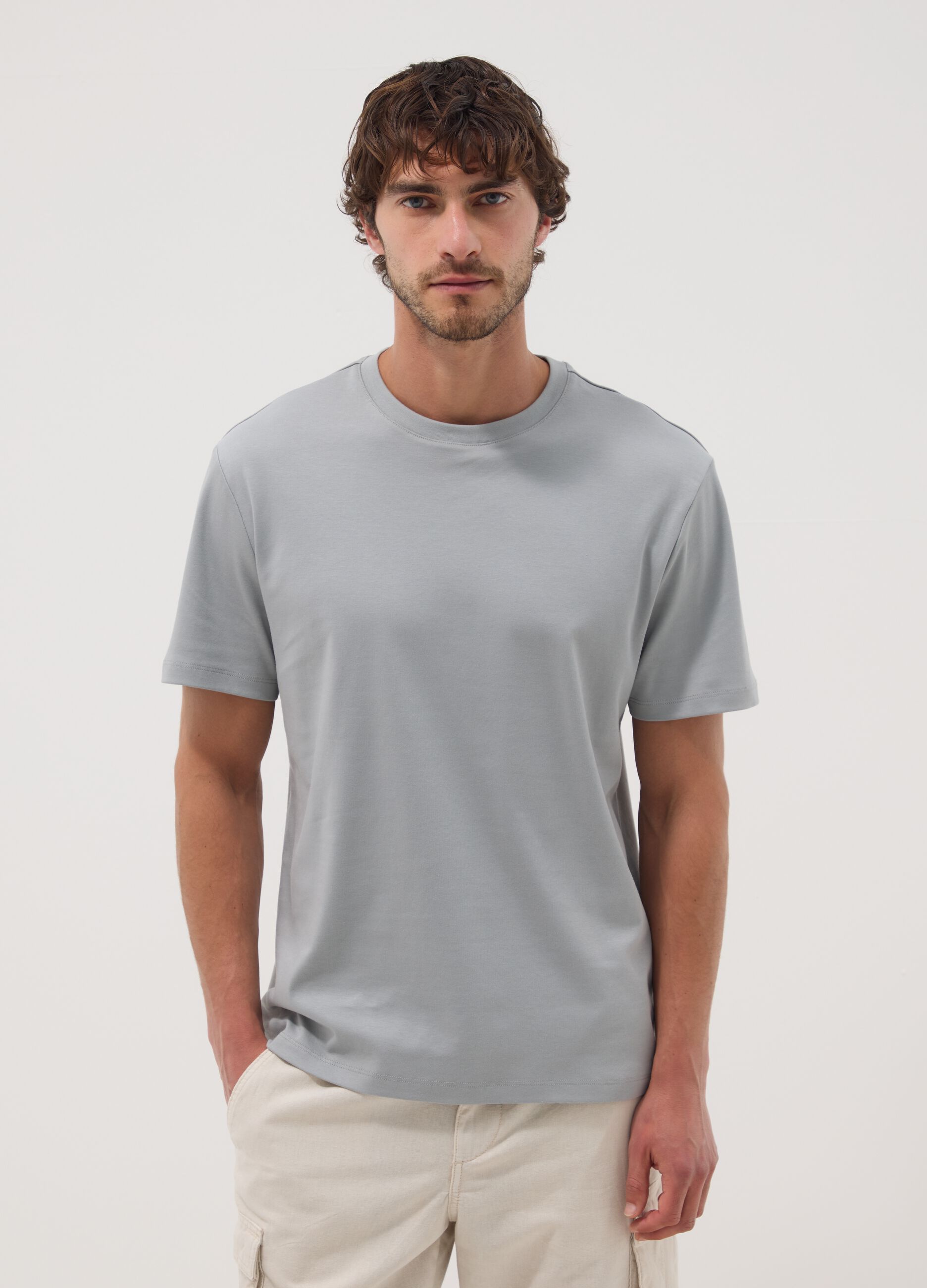 Hellblaues T-Shirt aus reiner Baumwolle