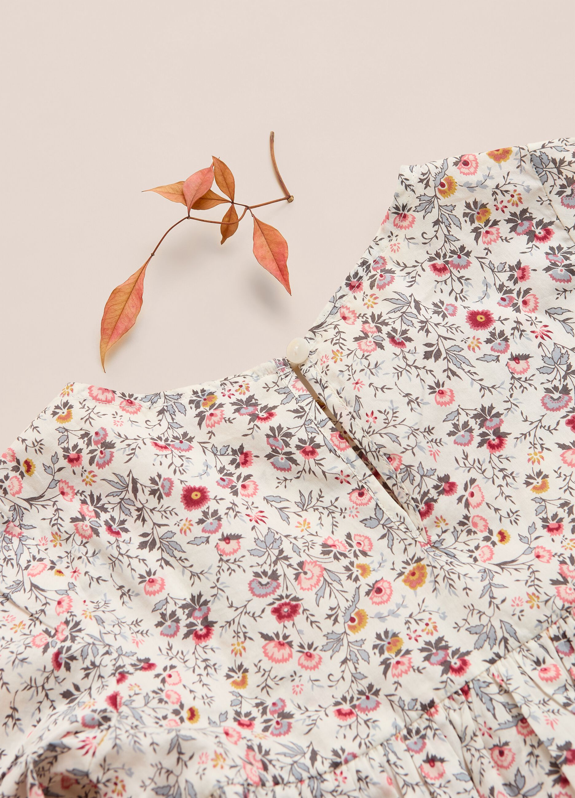 Blusa de algodón 100% con estampado floral IANA