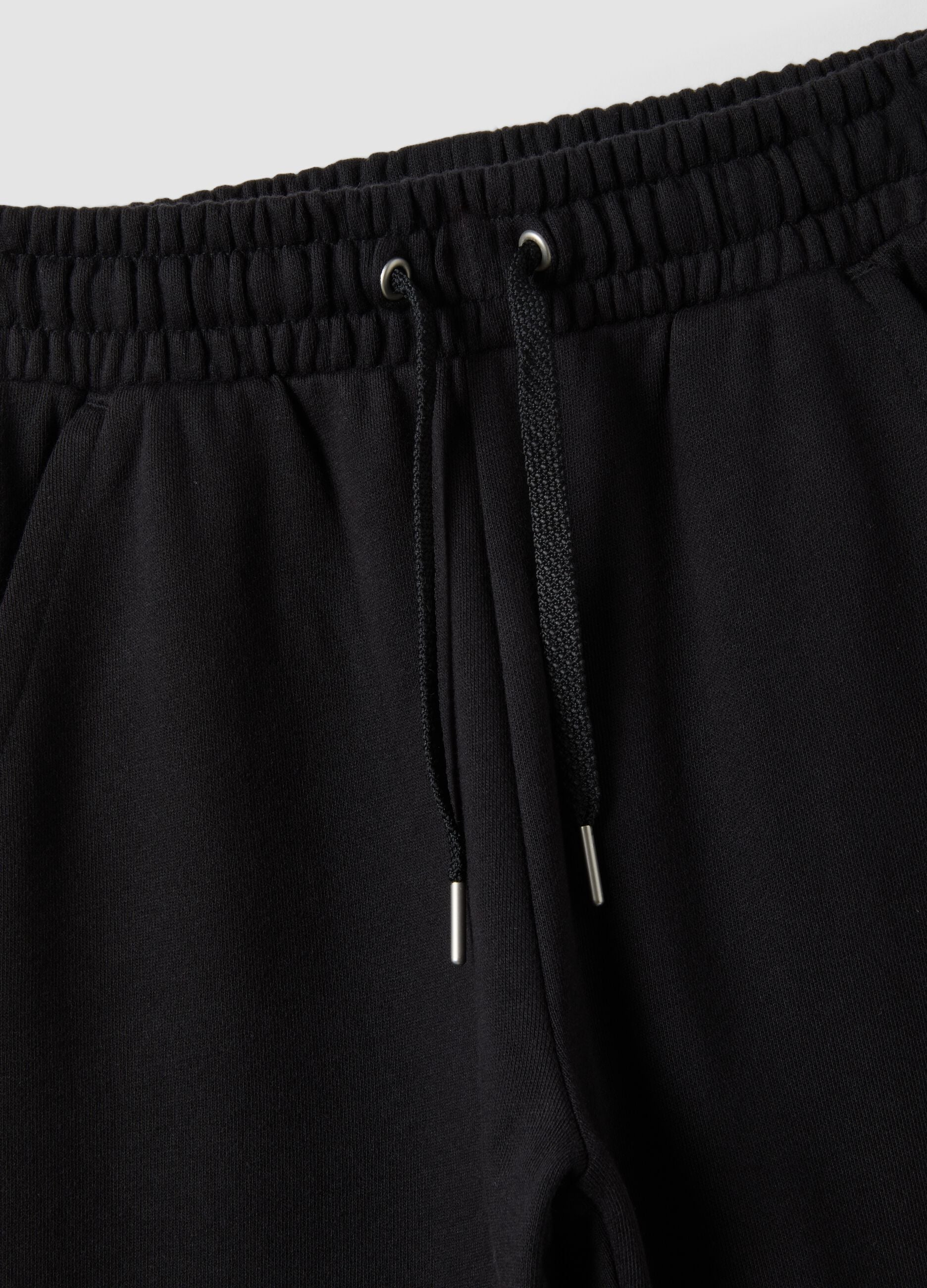 Cal&ccedil;as jogger pretas em 100% algod&atilde;o org&acirc;nico, regular fit, para rapariga
