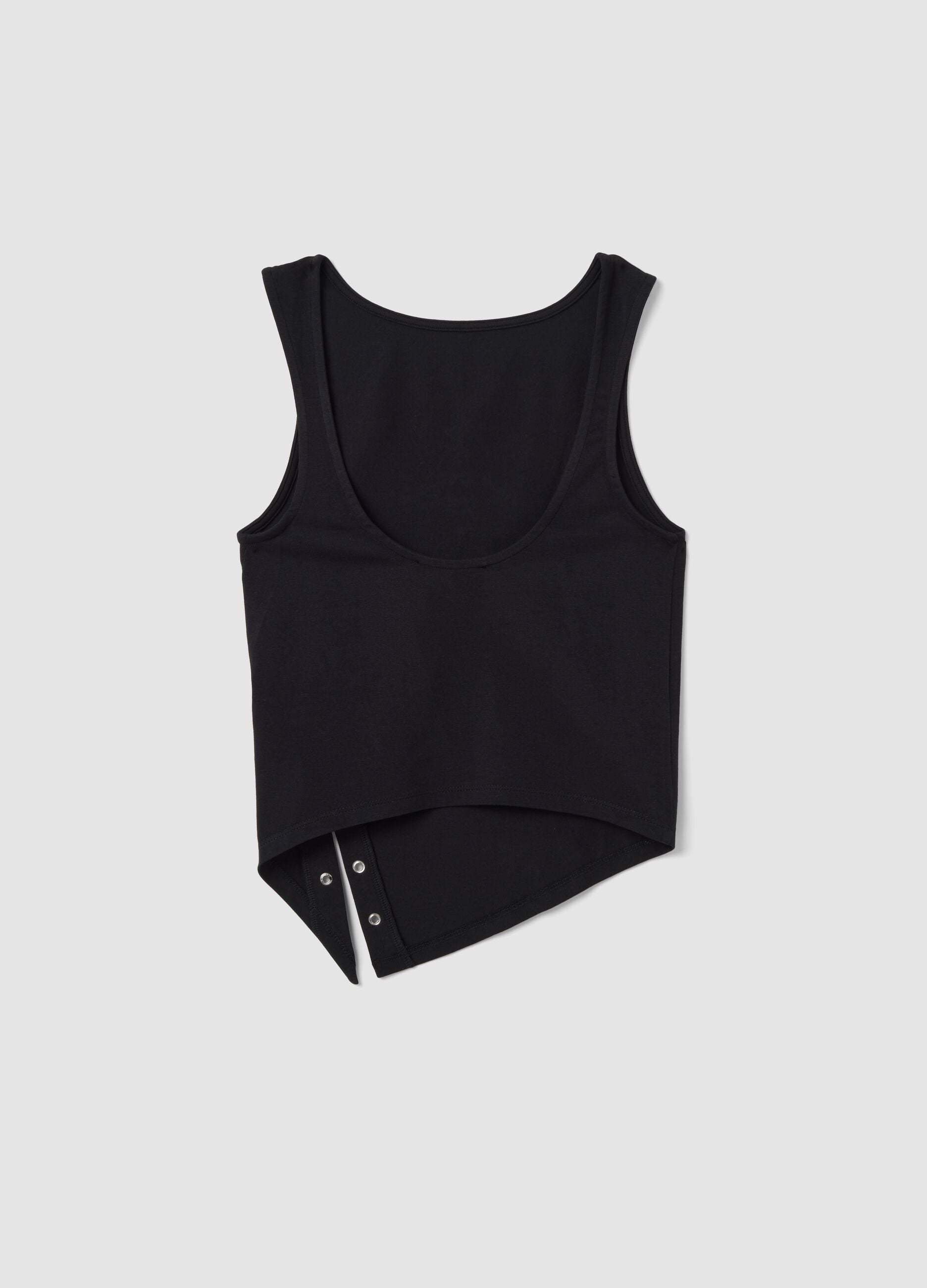 Schwarzes Top aus elastischer Baumwolle mit asymmetrischem Saum und Metall&ouml;sen