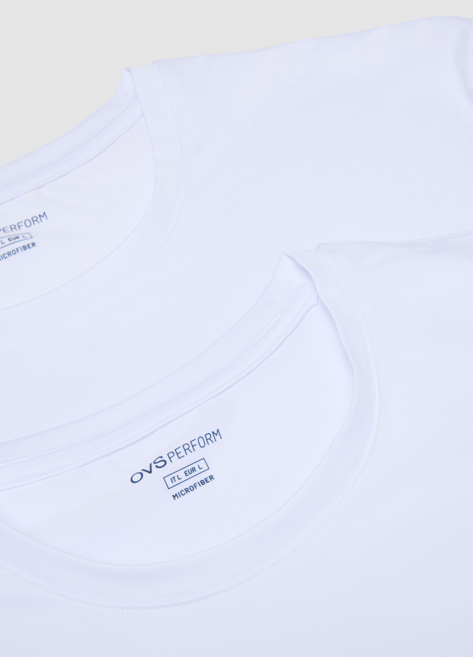 2-pack of white stretch T-shirts