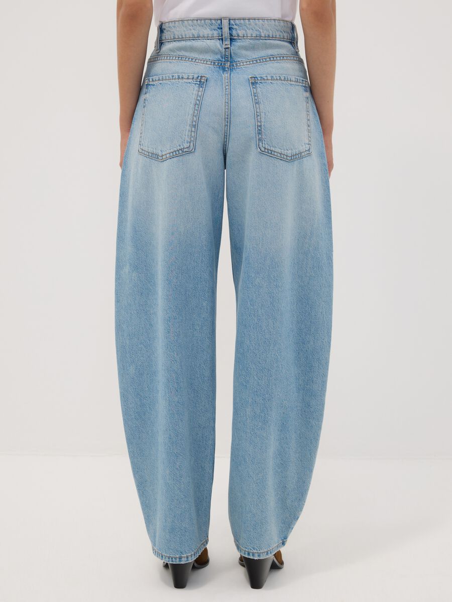 Light-wash pure cotton denim barrel-fit jeans_2