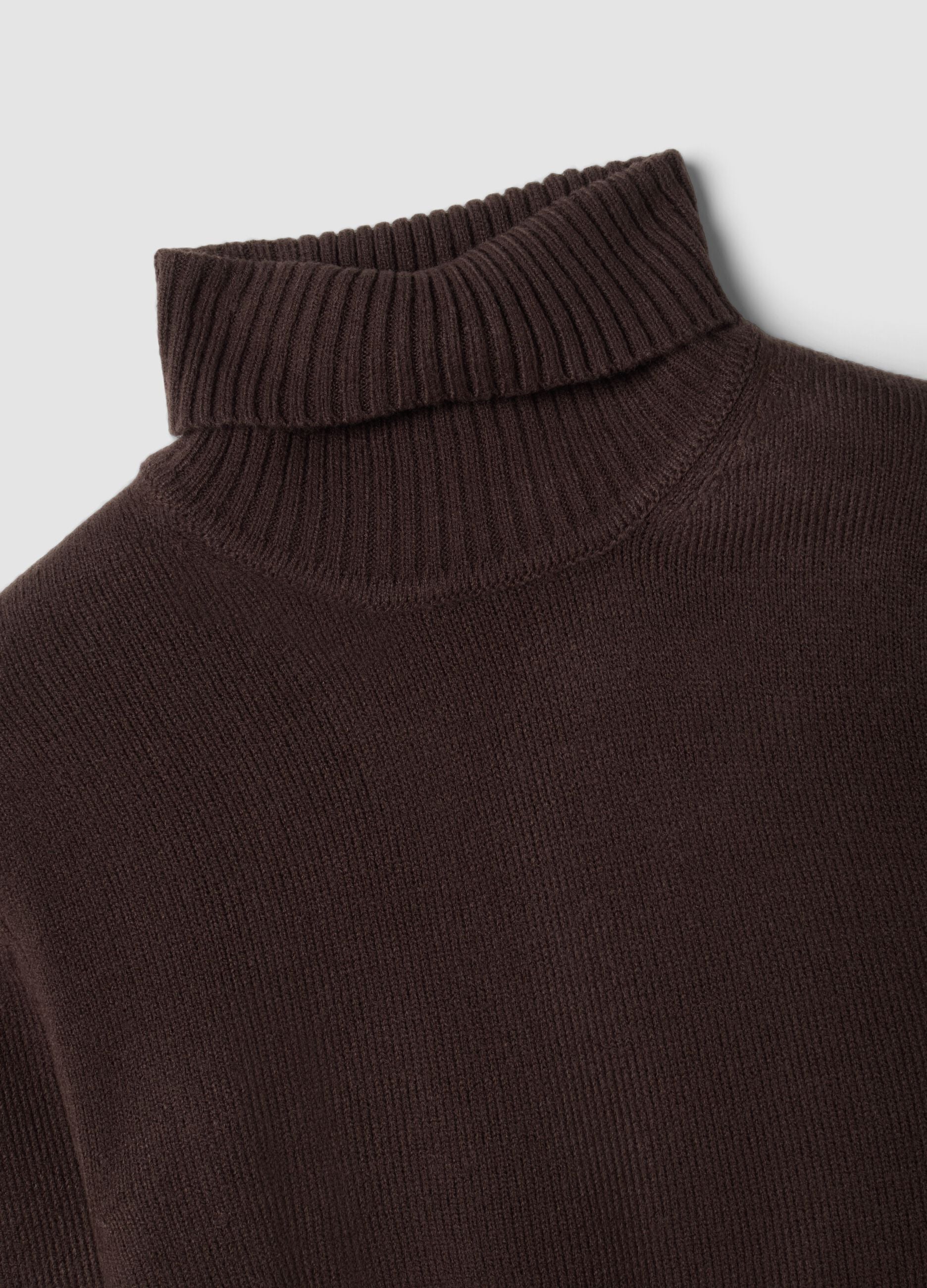 Maglia marrone a dolcevita regular fit in jersey knit
