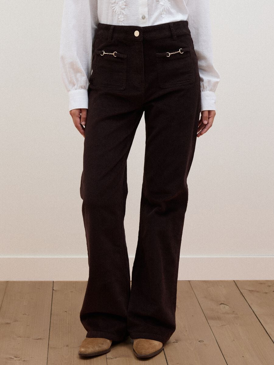 Braune Flare-Hose aus geripptem Stretch-Baumwollstoff_1