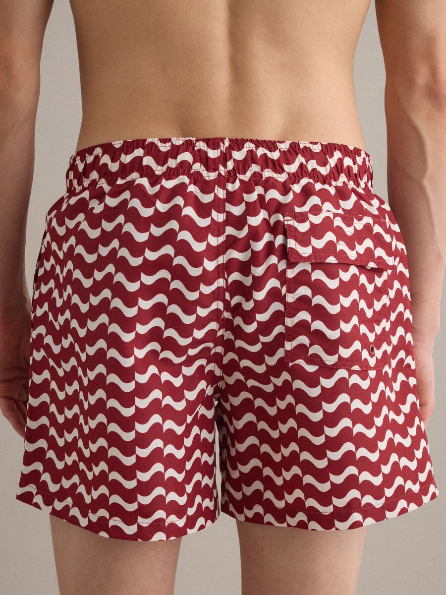 Red men&rsquo;s swim shorts with all-over print_4