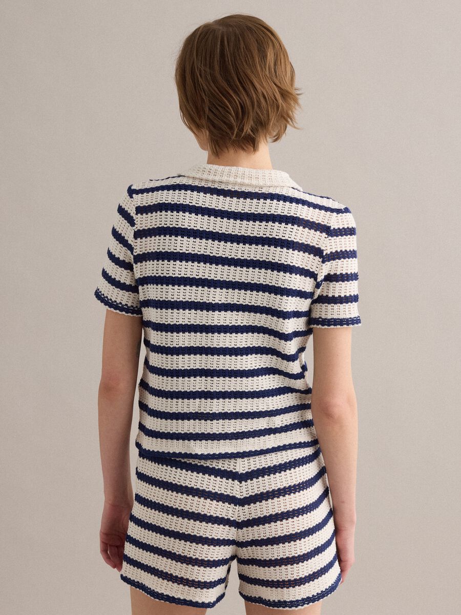 Blue and white striped stretch cotton crochet polo shirt_2