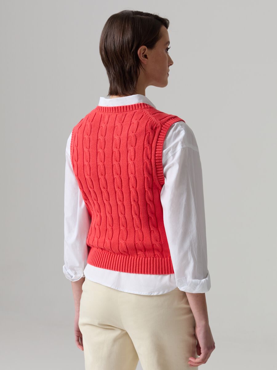 Ribbed closed gilet with cable-knit design_2