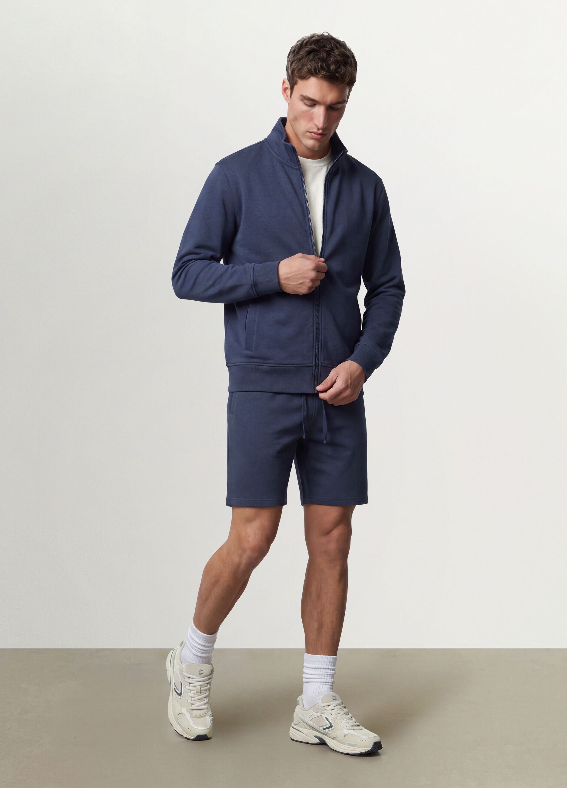 Graues Sweatshirt aus Baumwollmix mit Rundhalsausschnitt und Rei&szlig;verschluss, Regular Fit