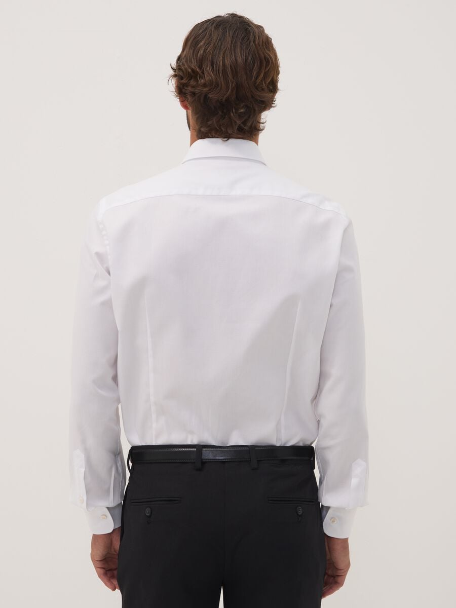 White shirt in pure compact cotton with slim-fit French collar_3
