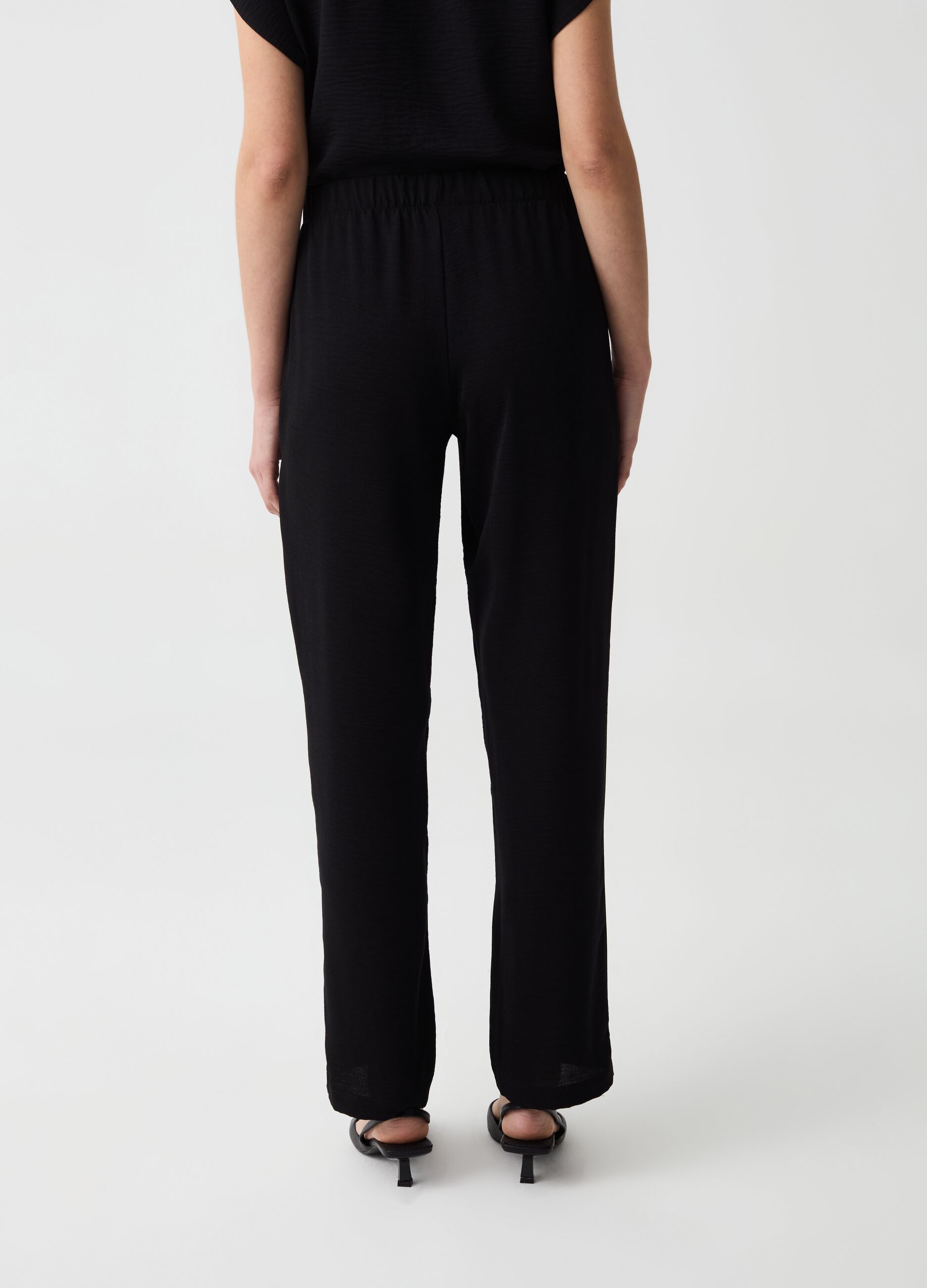 Straight-fit trousers with raised stitching