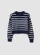 Maglia blu in misto viscosa a righe con girocollo_0