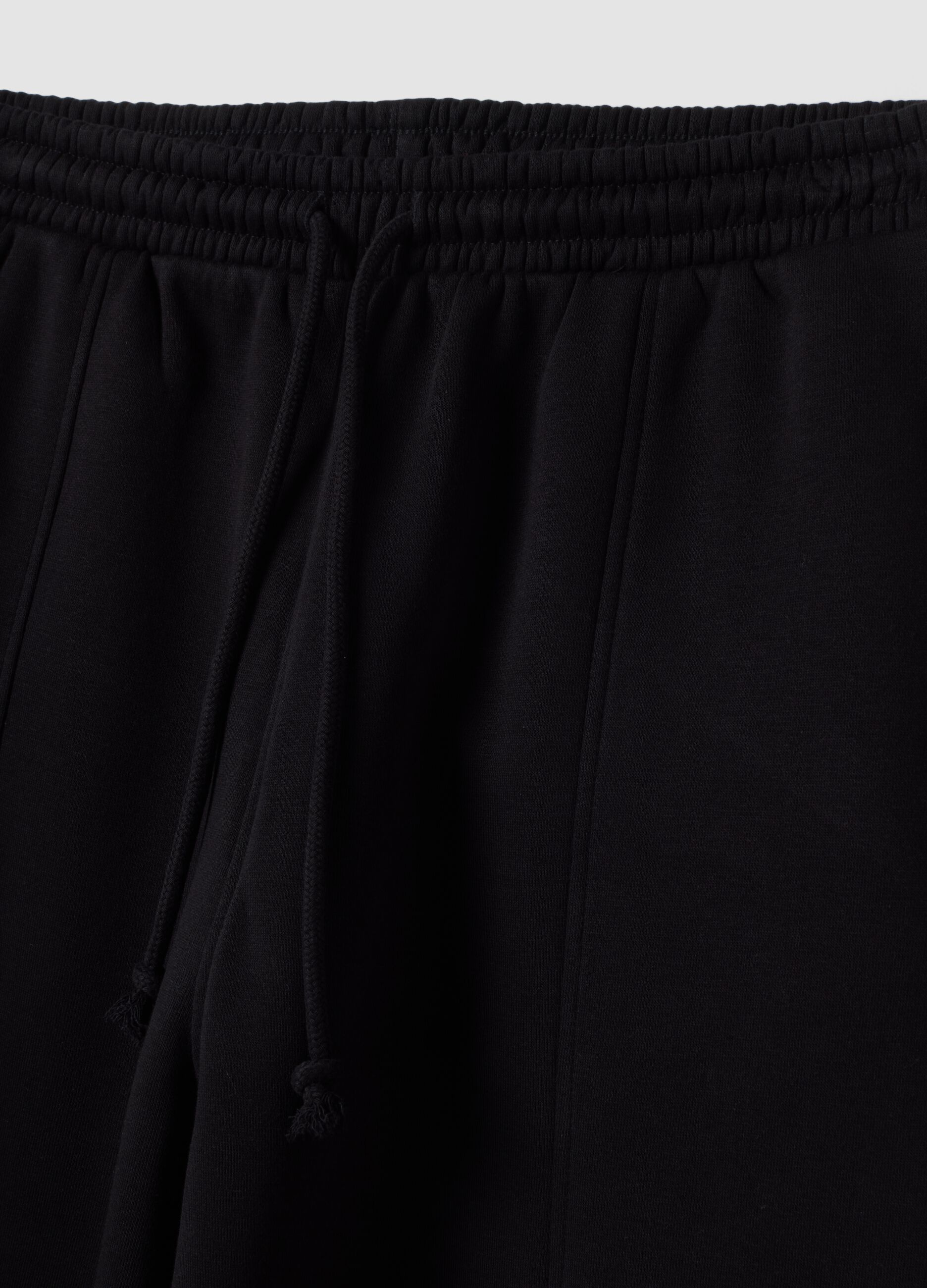 Cal&ccedil;as jogger pretas em mistura de algod&atilde;o com cord&atilde;o