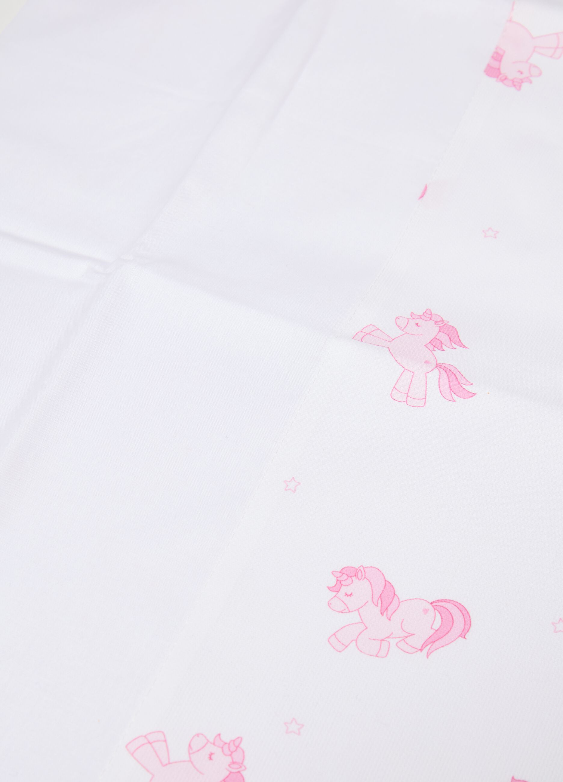 Three-piece cotton crib set with unicorn print